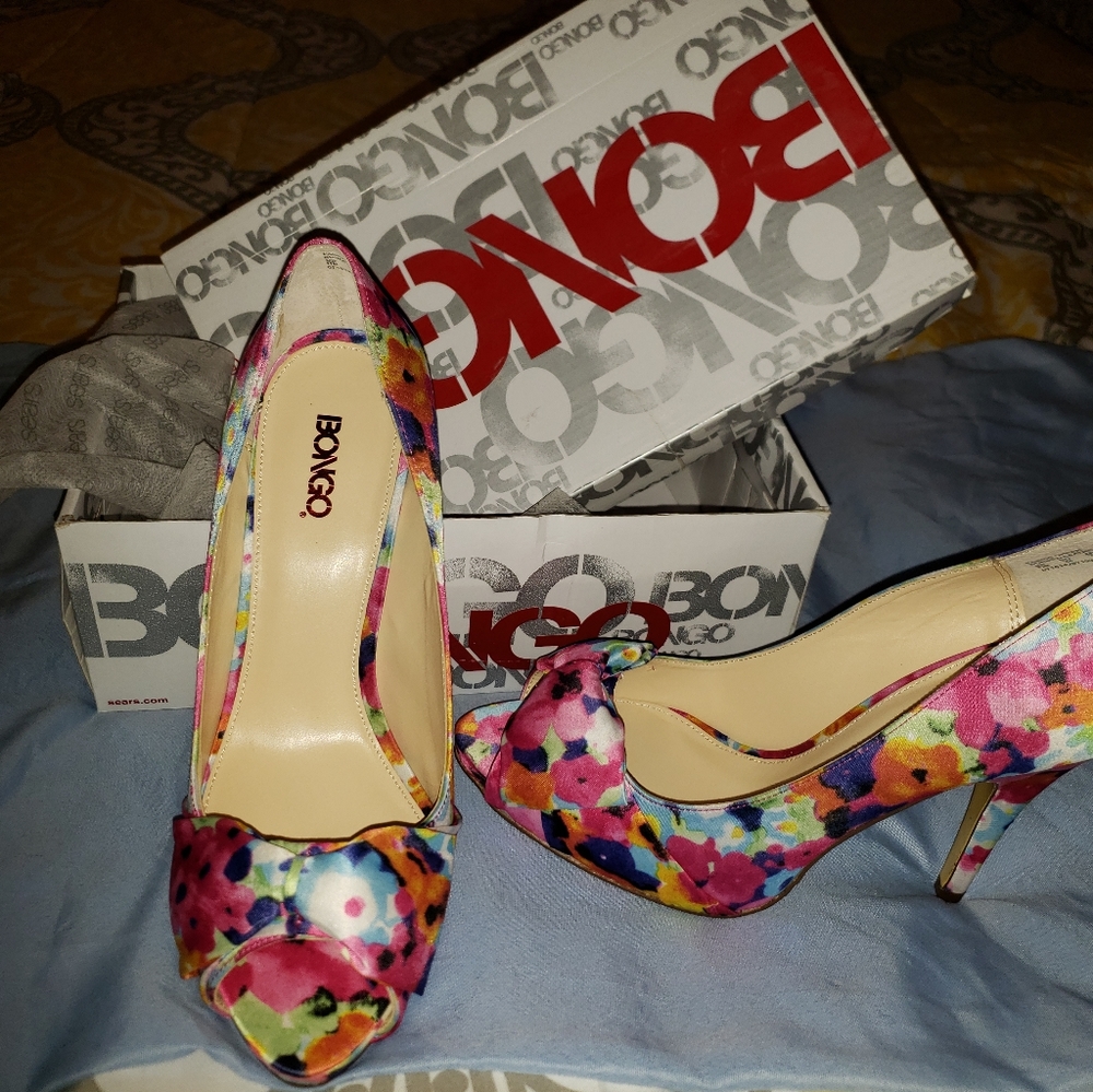Shoes - Picture 2 of 15